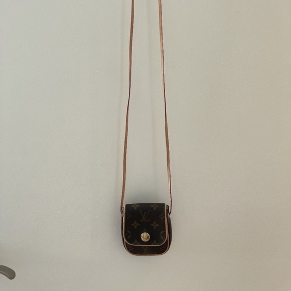 LOUIS VUITTON CANCUN POCHETTE NEW - Picture 8 of 8